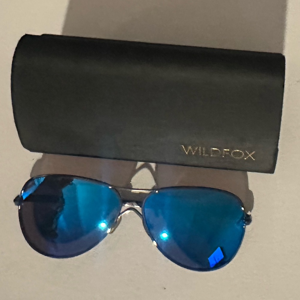 **Hard to Find Wildfox Airfox Blue Mirrored Lens** These Sunnies are HOT!